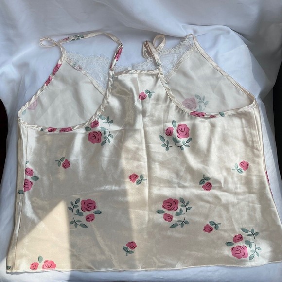 Rubylishious Satin pijama set shorts and tank top Beige color with floral print - Picture 2 of 5